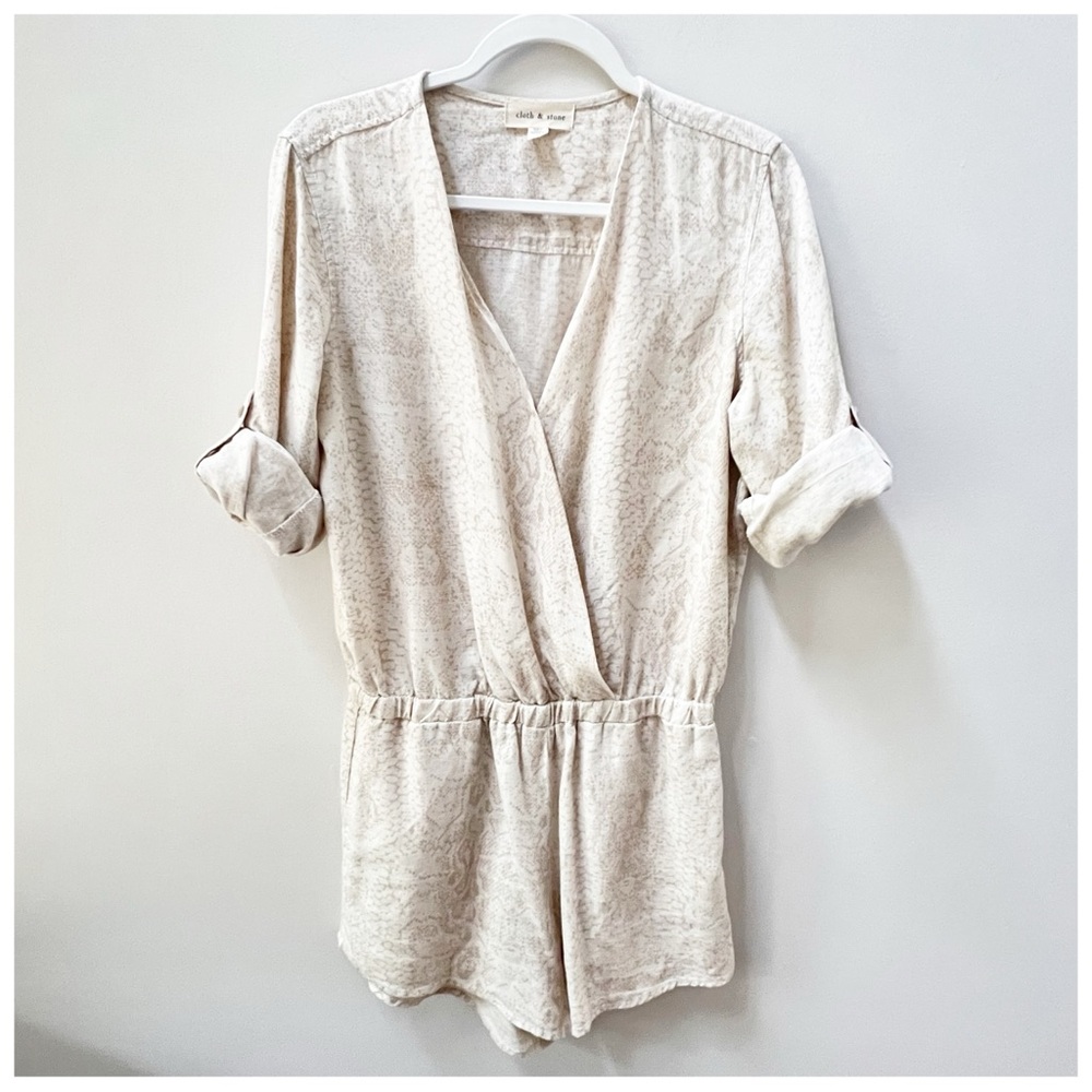 Anthropologie Cloth & Stone Dahl Snakeskin Print Romper Size Small